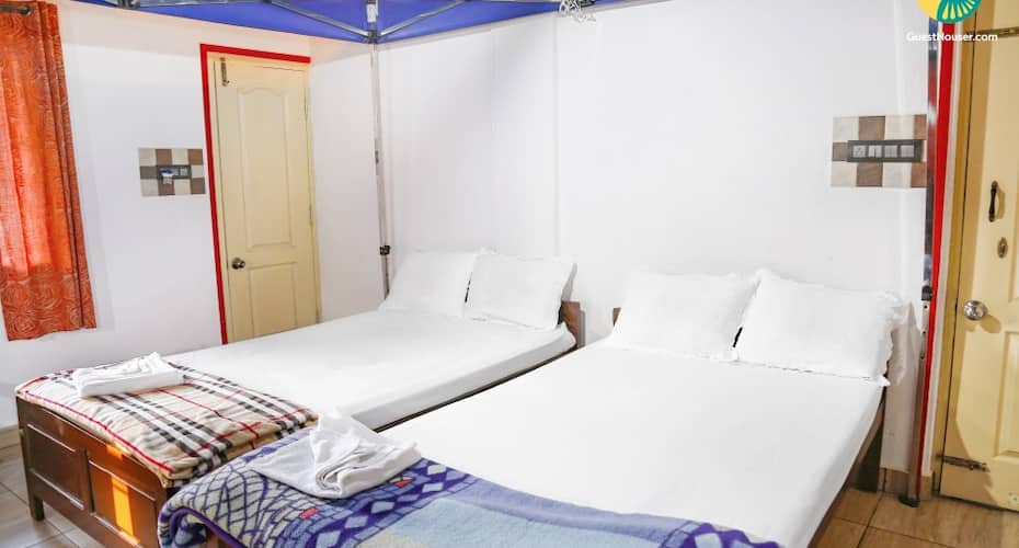 Vibrant stay for those on a solo journey, 1.9 km from Raja's Tomb, Madikeri 2