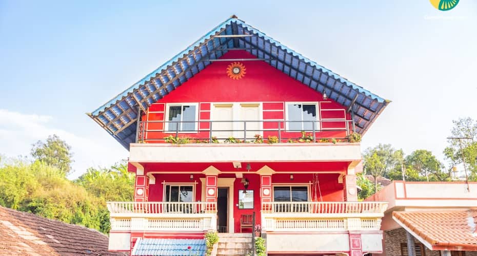 Vibrant stay for those on a solo journey, 1.9 km from Raja's Tomb, Madikeri 1