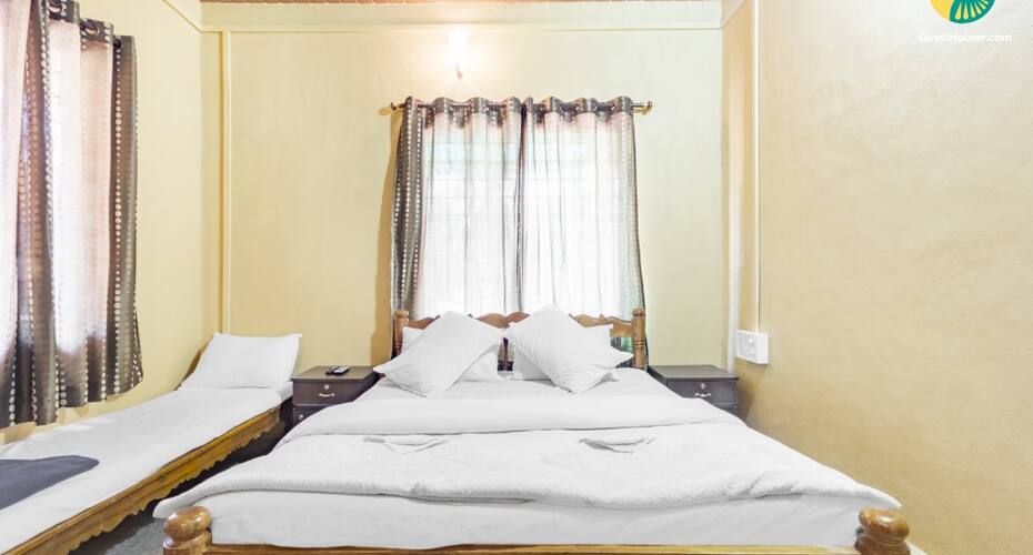 Refreshing 4-BR retreat for a large group, Madikeri 2