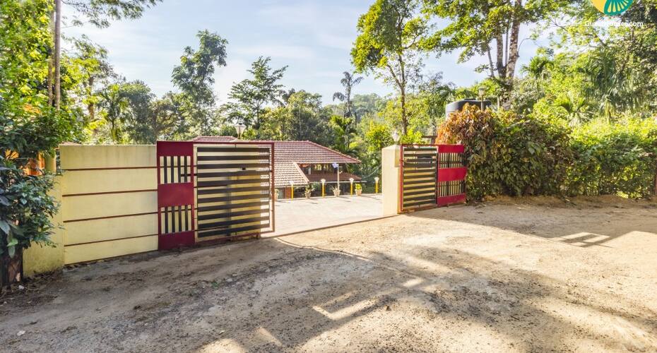 Refreshing 4-BR retreat for a large group, Madikeri 4