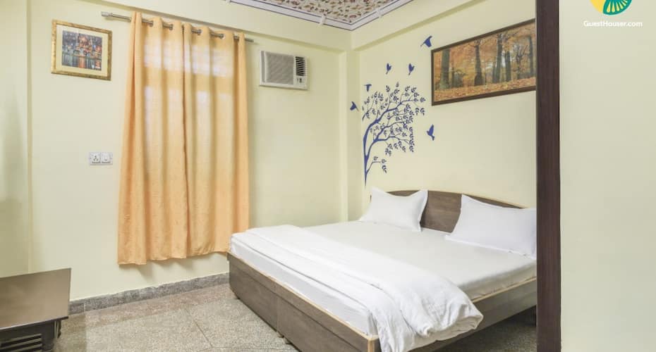 Well-appointed room for 3, in the outskirts of town, Jaipur 1
