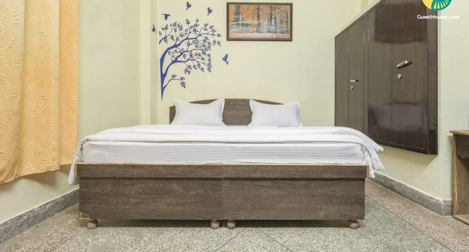 Well-appointed room for 3, in the outskirts of town, Jaipur 2
