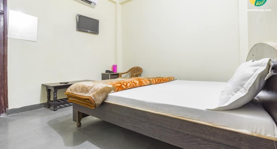 Well-appointed room for 3, in the outskirts of town, Jaipur 3