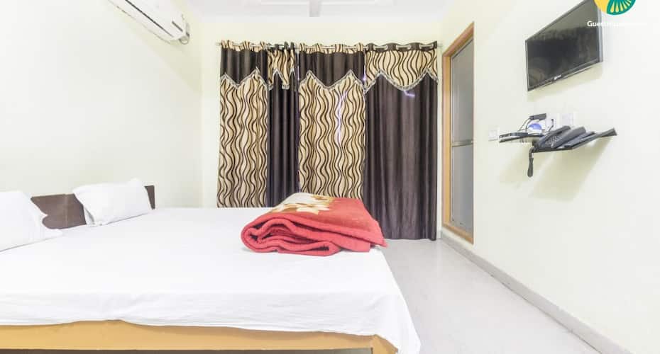 Private room for backpackers, 3.3 km from Hawa Mahal, Jaipur 3
