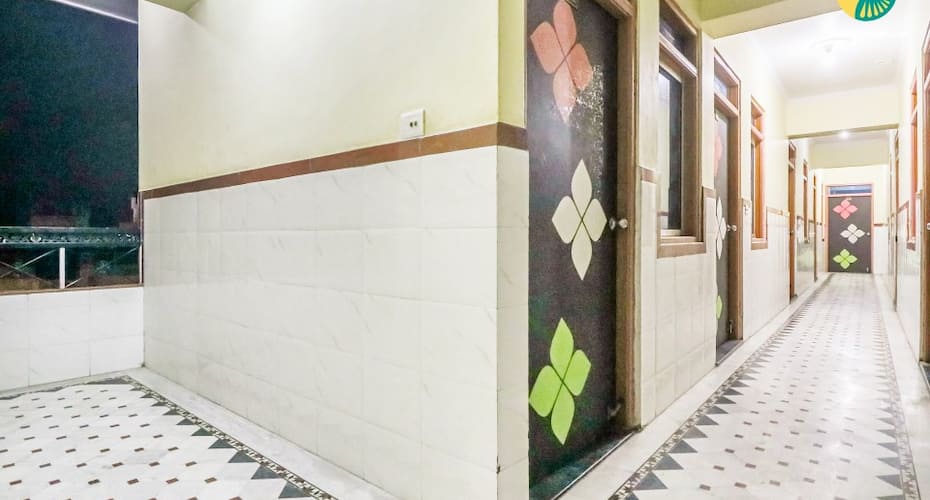 Private room for backpackers, 3.3 km from Hawa Mahal, Jaipur 4
