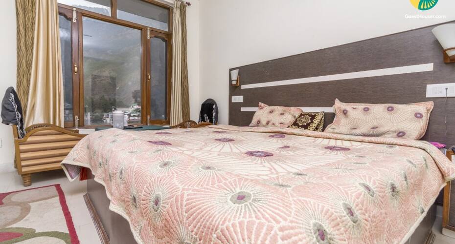 Hillside retreat for three, ideal for a small group, Dharamshala 2