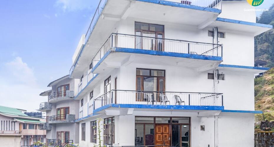 Hillside retreat for three, ideal for a small group, Dharamshala 1