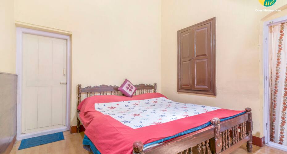Rustic 5-BR abode for a large group, close to 800 m from Madikeri Fort, Madikeri 4