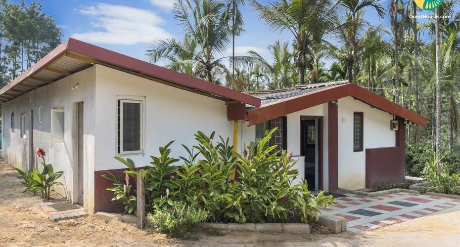 An idyllic stopover with a pool, ideal for a large group, Madikeri 2