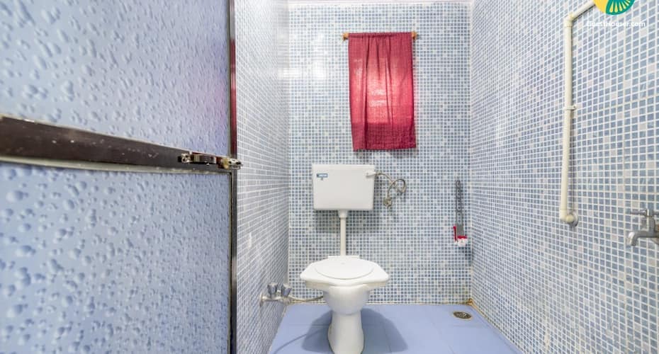 Vibrantly done stay for three, 750 m from Kihim Beach, Alibaug 3