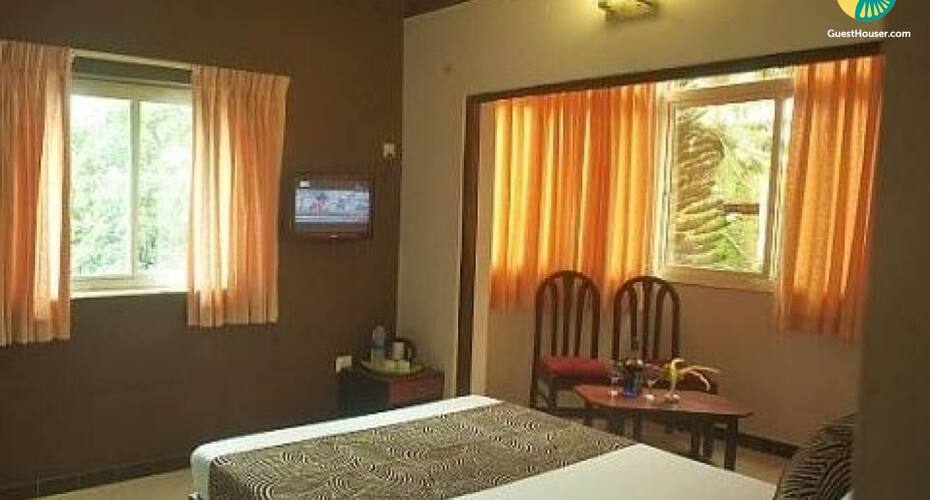 Serene room with a balcony, Goa 4