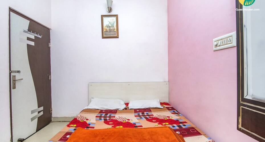 Well-appointed abode for a solo traveller, Jaipur 1