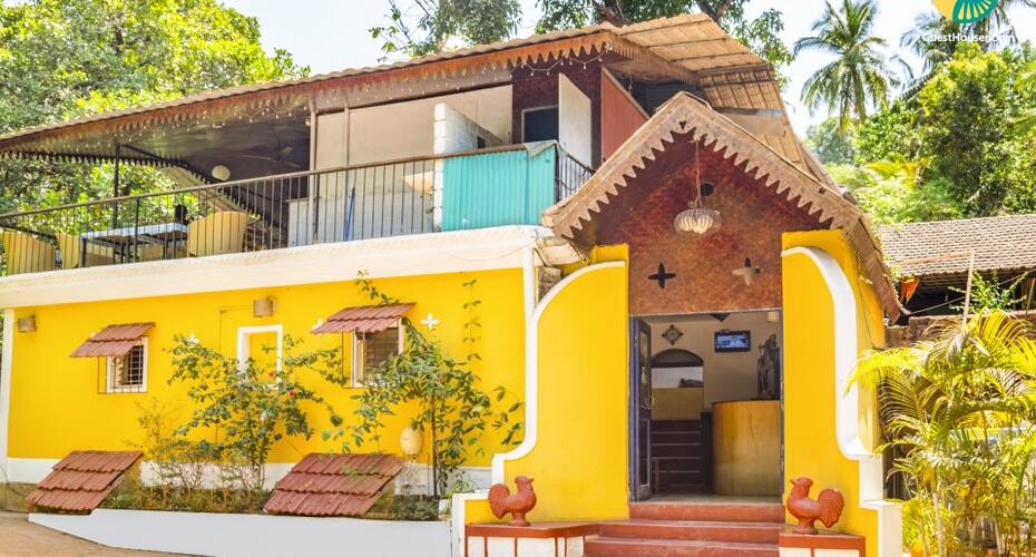 Vibrant accommodation for 3, 1.6 km from Palolem Beach, Goa 1