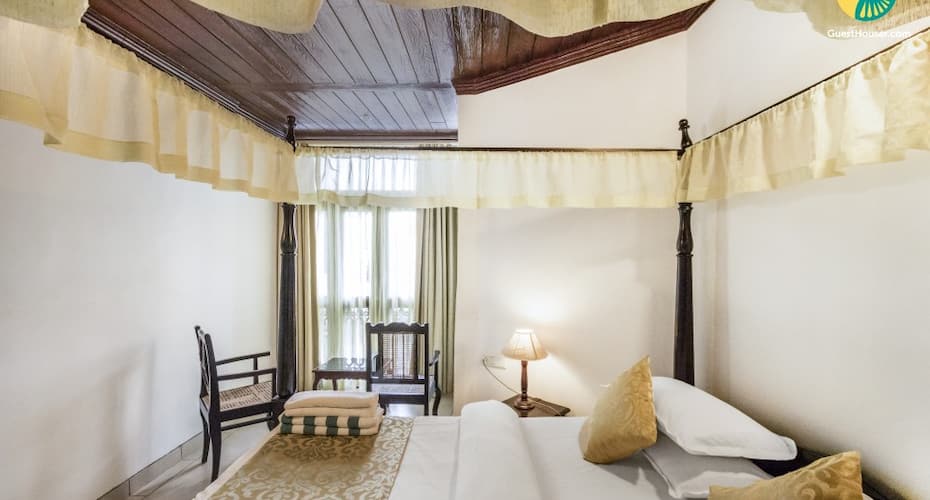 Dainty room in a stay with a pool, 350 m from Candolim Beach, Goa 2