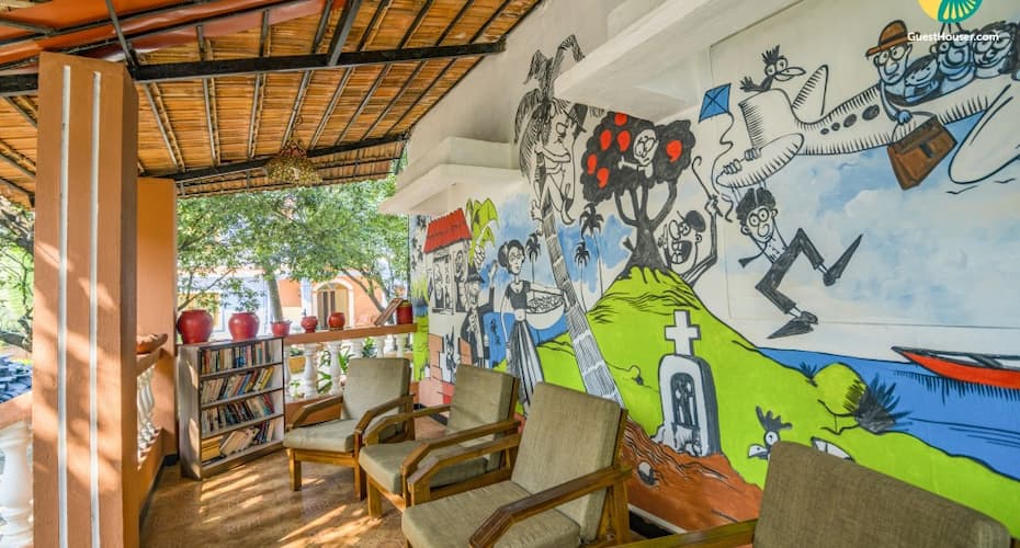 Well-furnished guest house room, 260 metres from Candolim beach, Goa 2