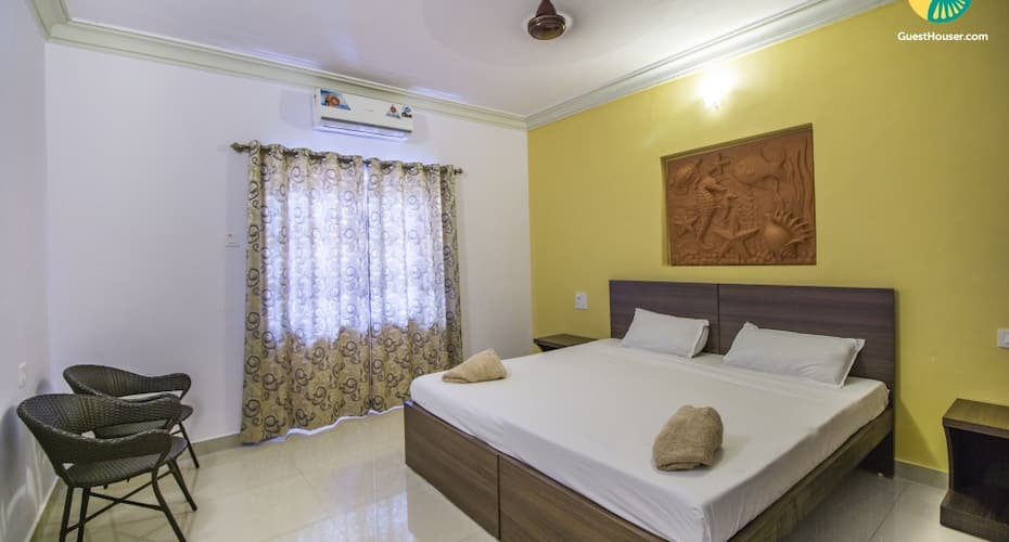 Well-furnished guest house room, 260 metres from Candolim beach, Goa 4