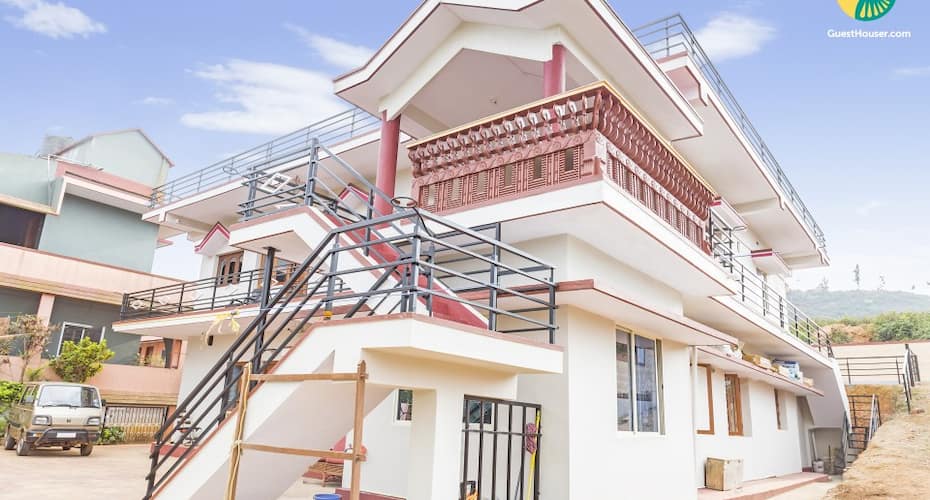 Pet-friendly 3-BR accommodatio, 1.9 km from Raja's Tomb, Madikeri 1