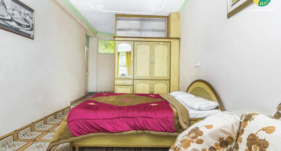 Centrally located 1-BR retreat for a large group of backpackers, Dharamshala 1