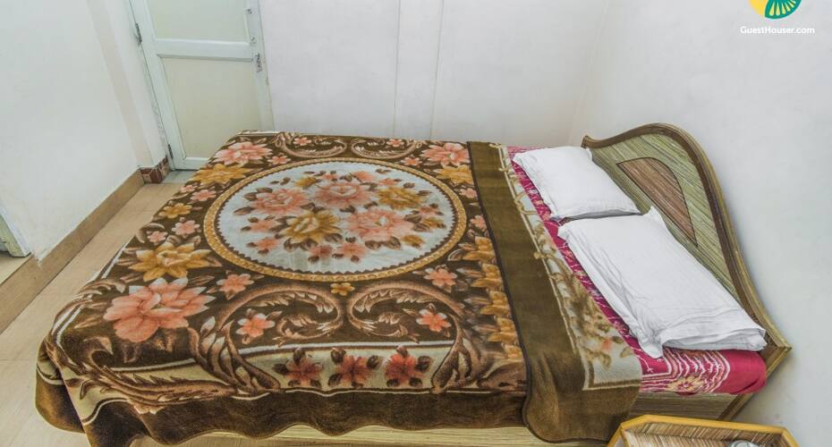 Centrally located 1-BR retreat for a large group of backpackers, Dharamshala 2