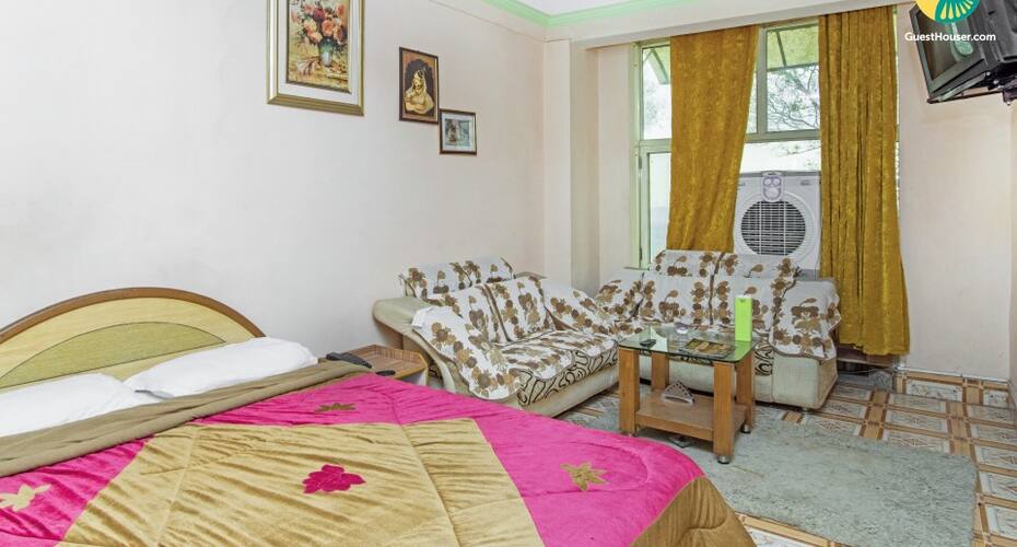Centrally located 1-BR retreat for a large group of backpackers, Dharamshala 3