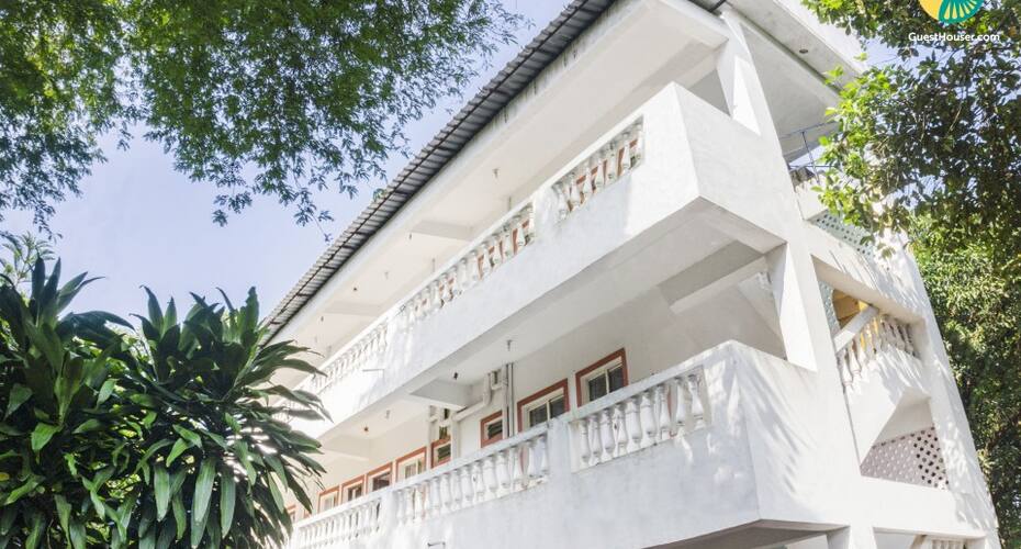An alluring stay, close to Saligao Deck restaurant, Goa 3