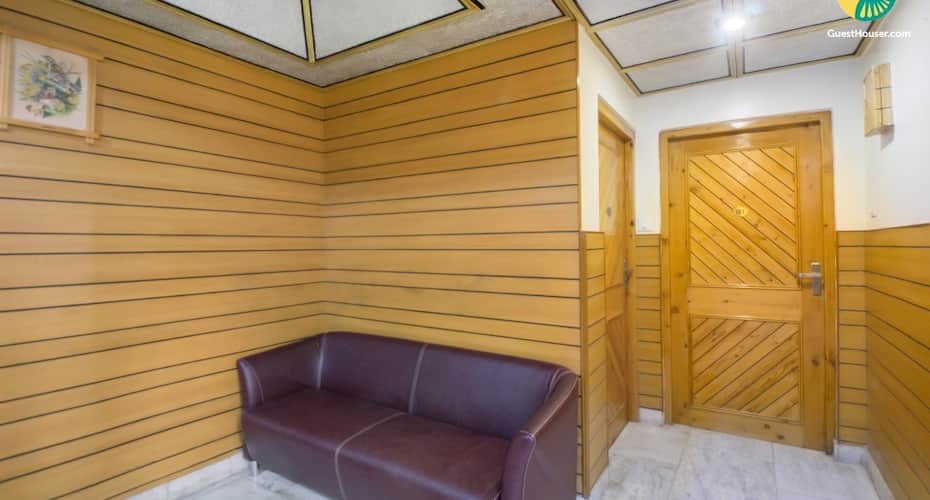 Well-appointed boutique room for 3, 1.1 km from Mall Road, Shimla 4