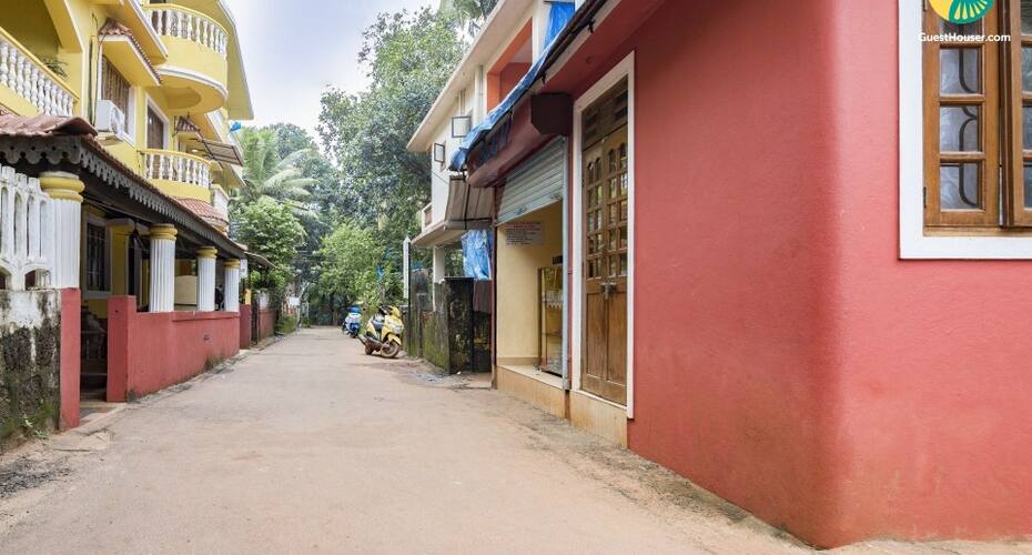 Cosy single room accommodation, 2.7 km away from Calangute Beach, Goa 1