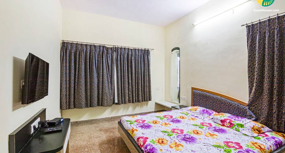 4-bedroom well-furnished abode for a large group, Lonavala 1