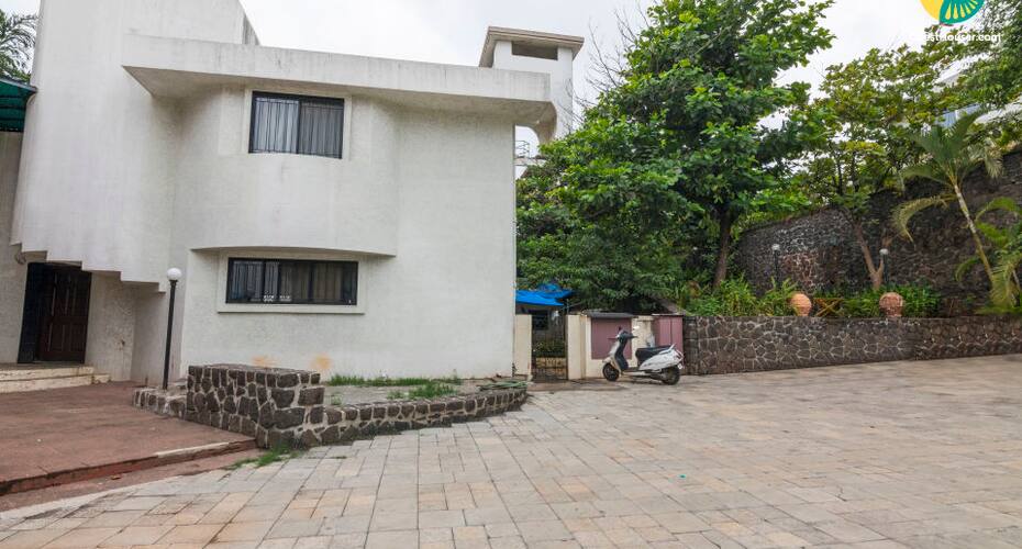 4-bedroom well-furnished abode for a large group, Lonavala 4
