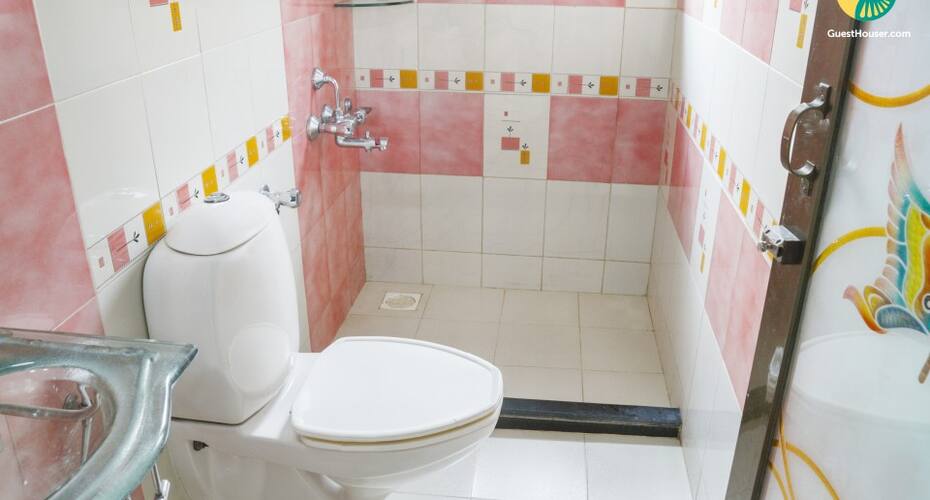 Commodious 3-BR bungalow, ideal for a large group, Lonavala 4
