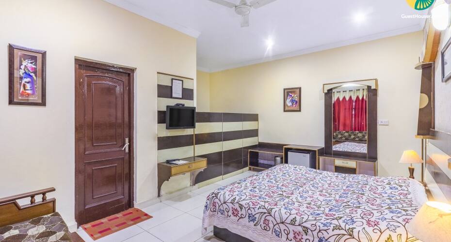 Boutique room with a lovely mountain view, Dharamshala 2