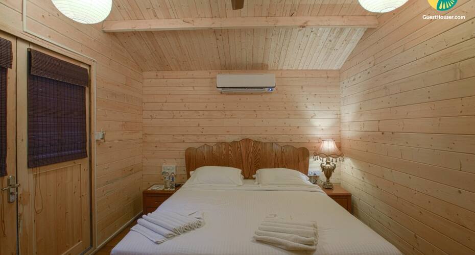 Beach-facing cottage with pool, 800 m from Morjim Beach, Goa 3