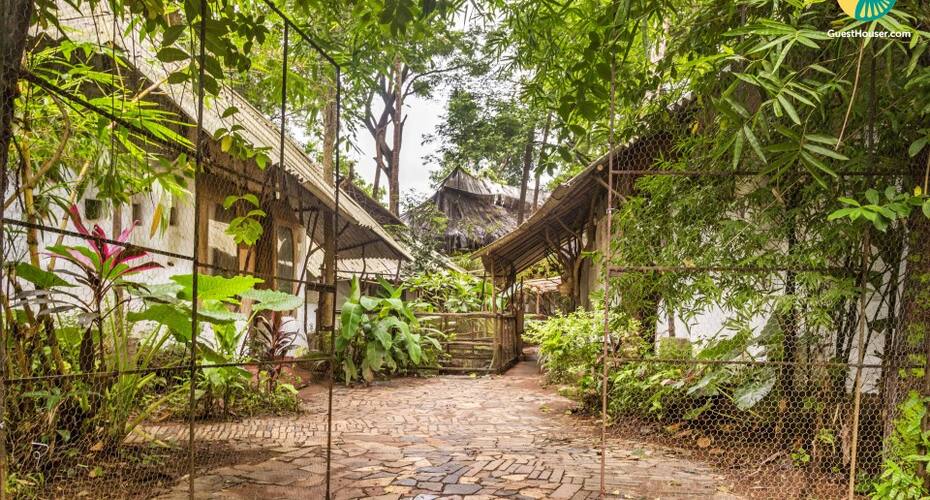 Rustic hut set amidst greenery, short drive from famous beaches, Goa 4