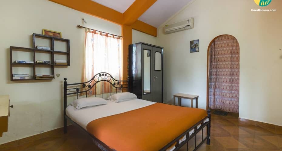 Capacious apartment for a small family, walking distance from Baga beach, Goa 1