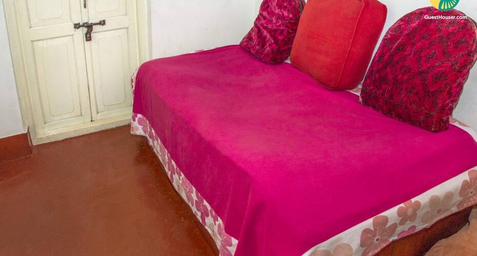 A charming stay with a well-tended lawn, Chikmaglur 3