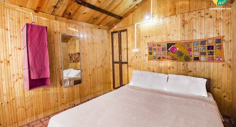 Beachfront hut on Palolem beach, ideal for a romantic getaway, Goa 2