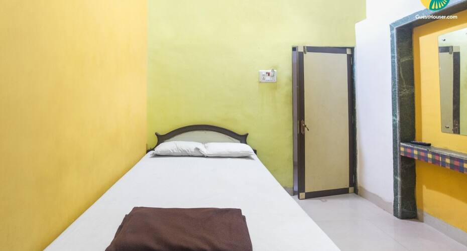 Cheerful stay for three, 3 km from Anjuna beach, Goa 1