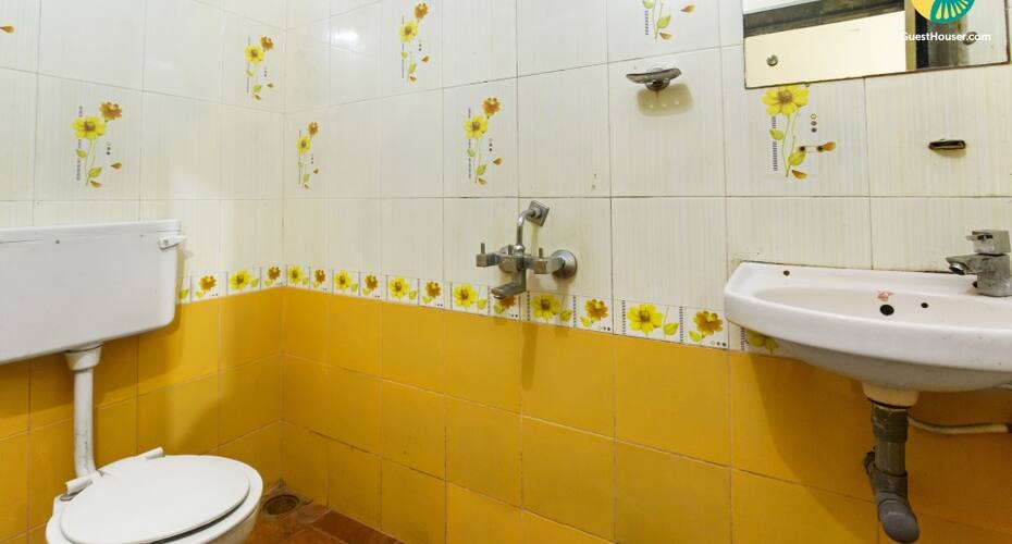 Cheerful stay for three, 3 km from Anjuna beach, Goa 3