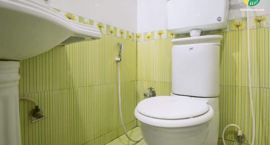 Cheerful room for a couple. walking distance from Calangute Beach, Goa 2