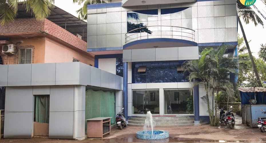 Cheerful room for a couple. walking distance from Calangute Beach, Goa 3