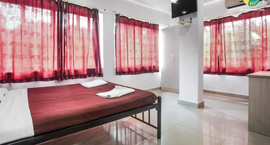 Cheerful room for a couple. walking distance from Calangute Beach, Goa 4