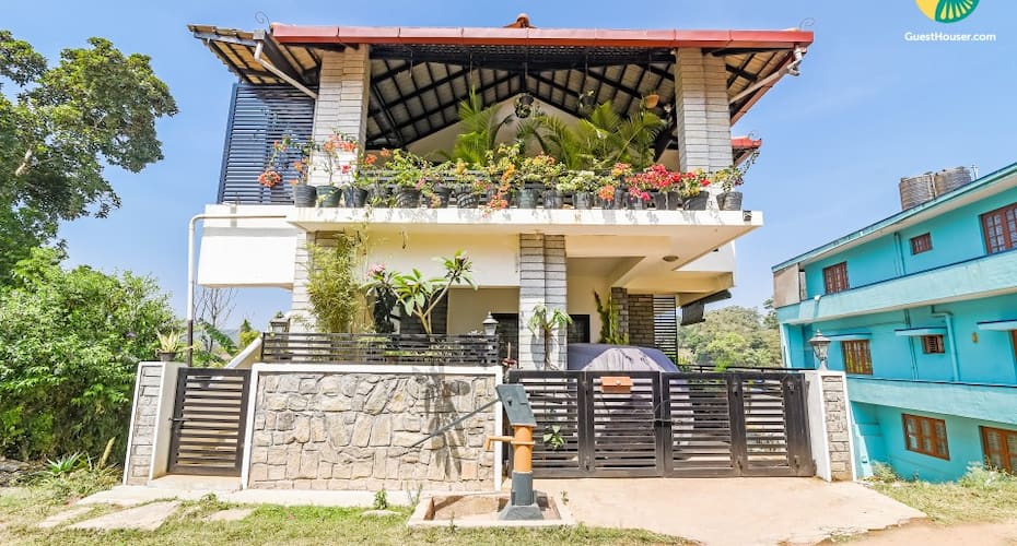 Idyllic retreat for three, 2 km from Rajas Seat, Madikeri 2