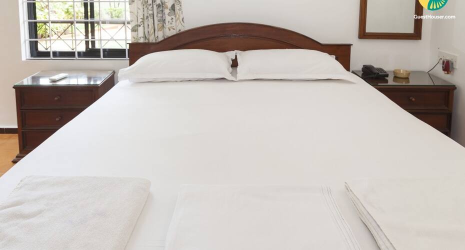 Tranquil retreat for three, 900 m from Candolim Beach, Goa 2