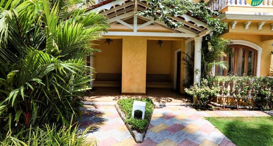 Classic 4-bedroom pool villa lush with greenery, Goa 3