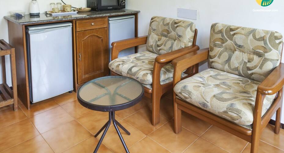Tranquil retreat for three, 900 m from Candolim Beach, Goa 3