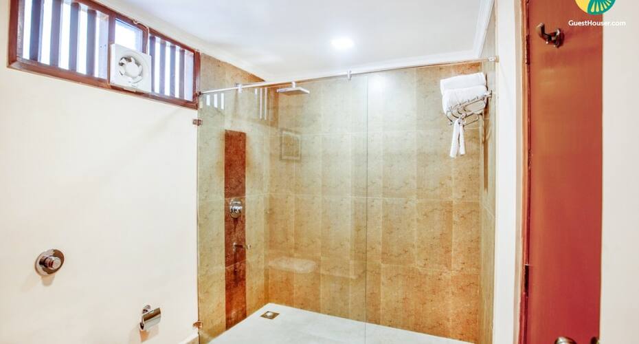 Lavish 4-BR villa with a private pool, 850 m from Sinquerium Beach, Goa 2