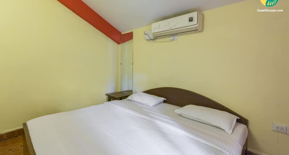 Private room in a cosy B&B with pool, close to Anjuna beach, Goa 3