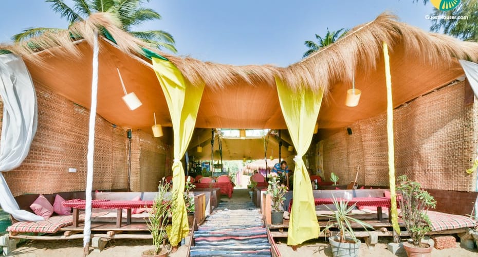 Thatched-roof hut for a couple on Agonda Beach, Goa 1