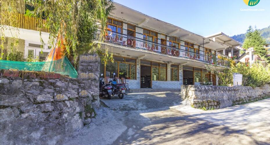 Restful cottage stay close to popular cafes, Manali 1