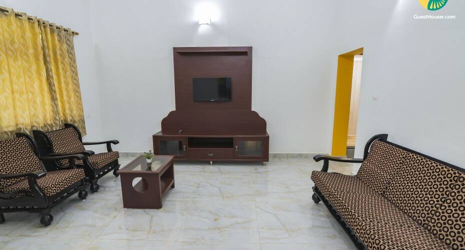 Cheerful 2-bedroom apartment, close to popular beaches, Goa 2